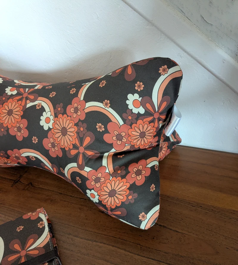 Os de lecture - Confort et support de lecture - Coton BIO - Motifs fleurs rétro vintage rose et marron Pierrette