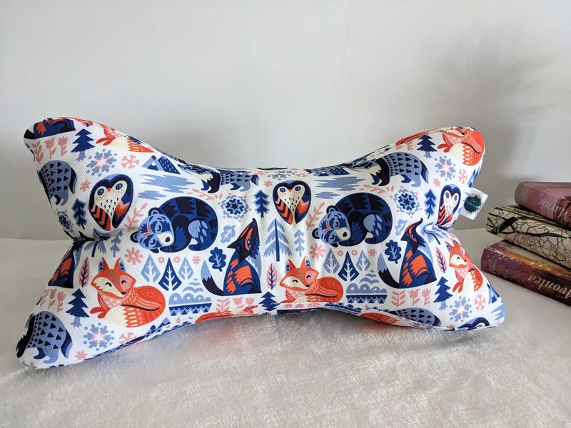 Os de lecture - Confort et support de lecture - Coton BIO - Motifs Renard, loup, blaireau, ours, hibou, forêt bleu et orange. BJORN