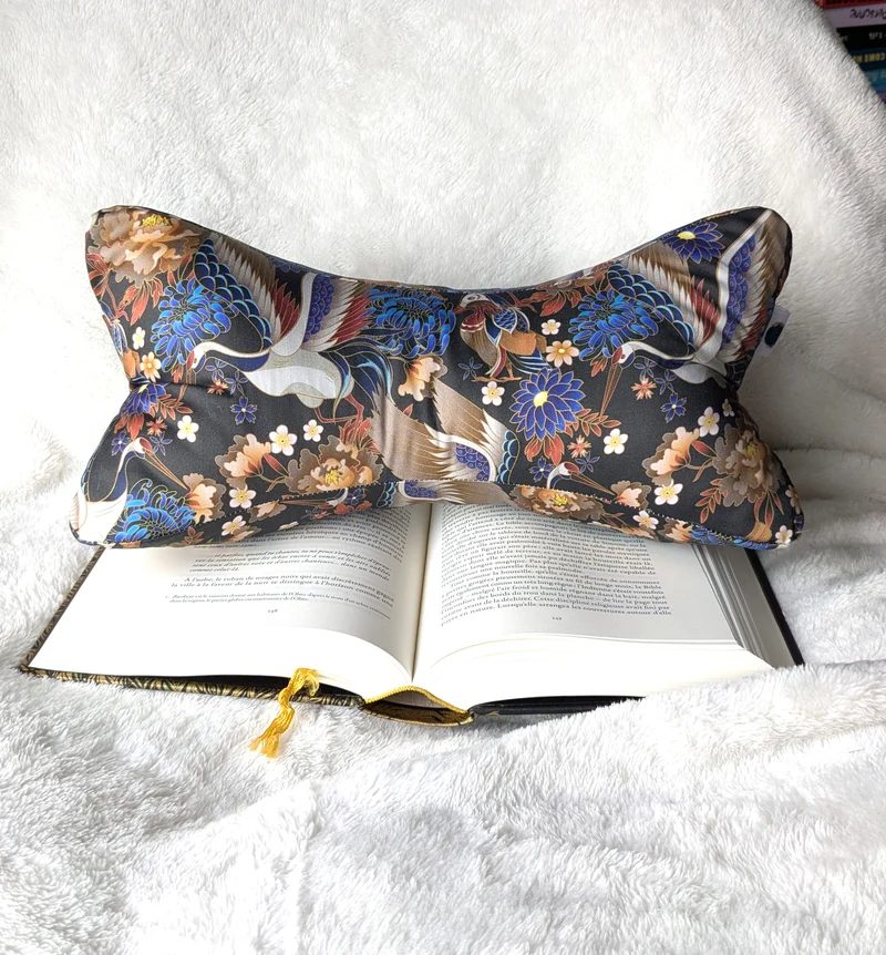 Os de lecture - Confort et support de lecture - Coton BIO - Motifs grues, canards, noir et bleu Reiji