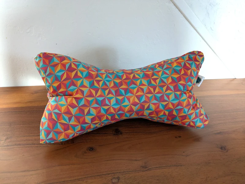 Os de lecture - Confort et support de lecture - Coton BIO - Motif graphique orange, vert, rose Zénythia