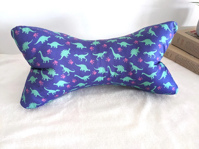 Os de lecture - Confort et support de lecture - Coton BIO - Motifs Dinosaures verts, et violet Denver