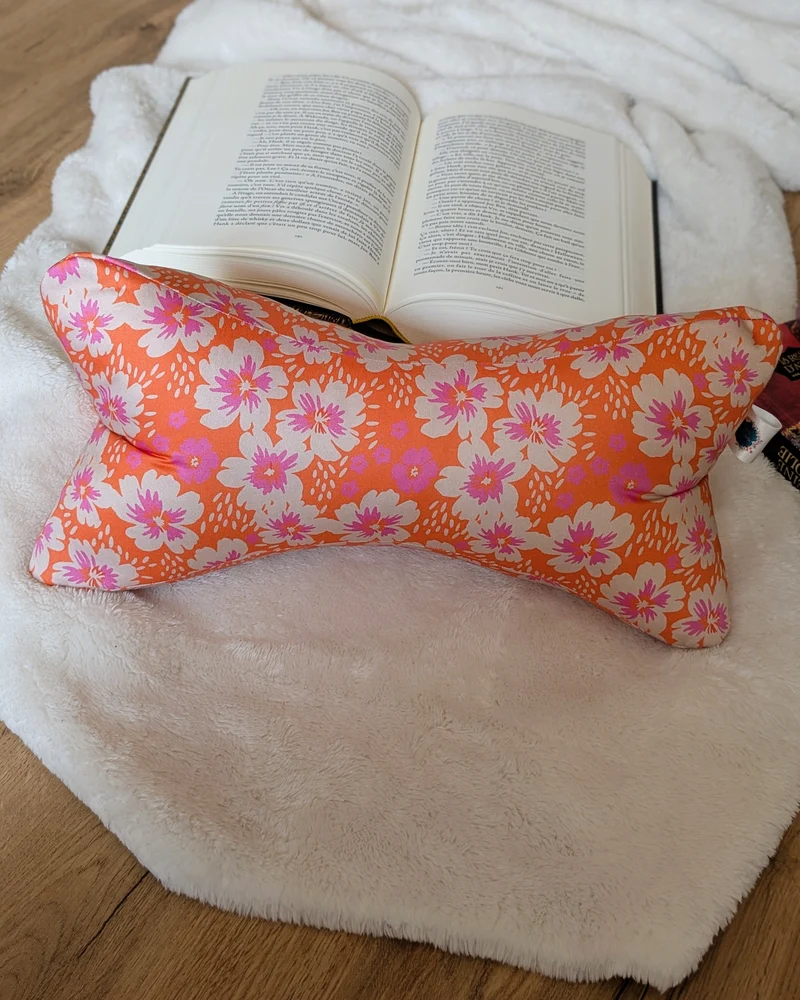 Os de lecture - Confort et support de lecture - Coton BIO - Motifs Fleurs rose, fond orange Summer