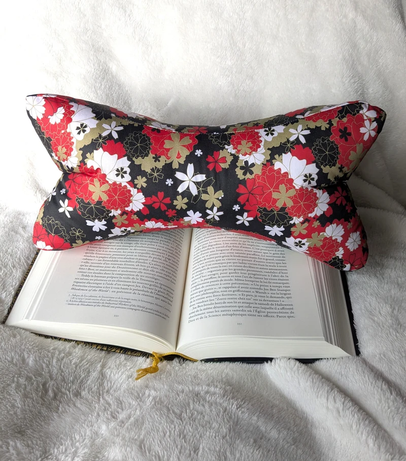 Os de lecture - Confort et support de lecture - Coton BIO - Motifs Fleurs Japon Noires et rouges