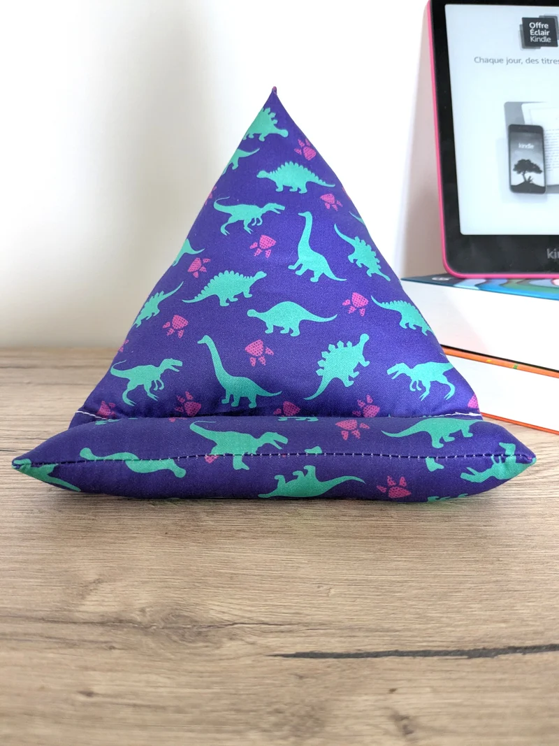 Coussin support liseuse – confort de lecture mains libres - motifs Dinosaures violet DENVER