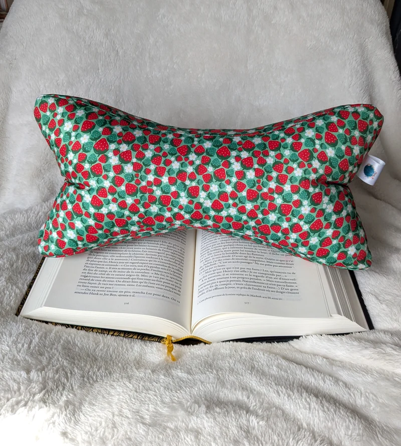Os de lecture - Confort et support de lecture - Coton BIO - Motifs fraises