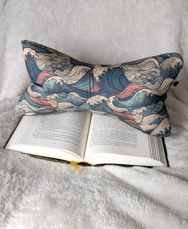 Os de lecture - Confort et support de lecture - Coton BIO - Motif Vague Hokusai